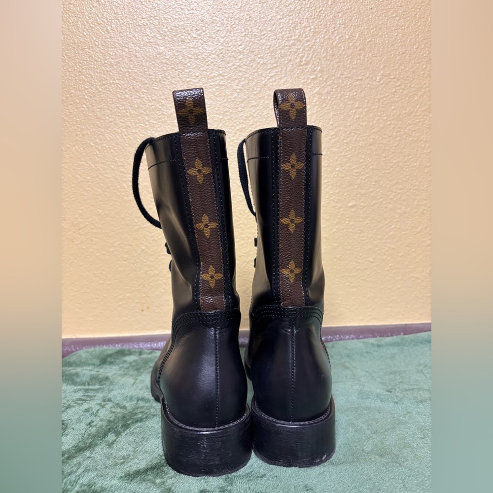 Louis Vuitton
LV Monogram Leather Combat Boots - Picture 4 of 14